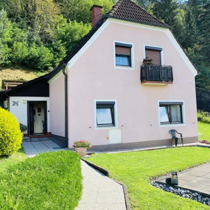 Charmantes Einfamilienhaus mit Waldgrundstück in Sackgassenlage und gepflegtem Garten - Bild 2