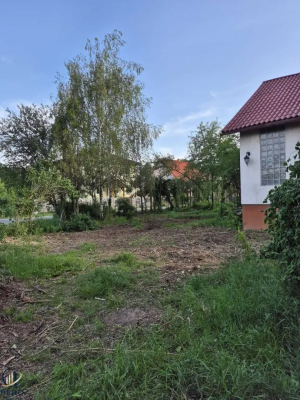 Sonniges Baugrundstück mit Bestandshaus in Grün- und Ruhelage - Bild 1