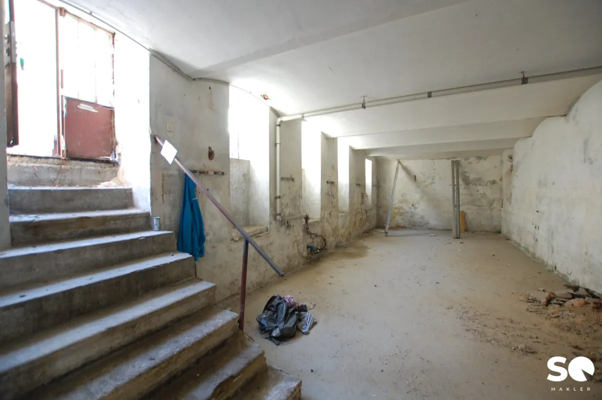 #SQ - STRASSENSEITIGES SOUTERRAIN LAGER IN ELEGANTEM & REVITALISIERTEM GRÜNDERZEITHAUS - Bild 1