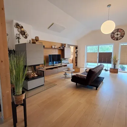 Modernes Einfamilienhaus in Winzendorf mit sehr großer Garage, 2 Terrassen und Loggia - Bild 3