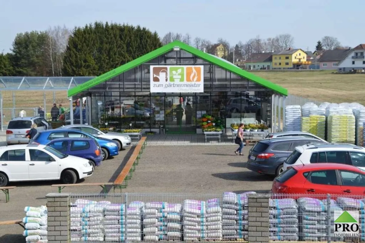 Betriebsliegenschaft in gut frequentierter Lage mit  9.423 m2 Waldviertel Richtung Wien mit großem Entwicklungspotential - Bild 1
