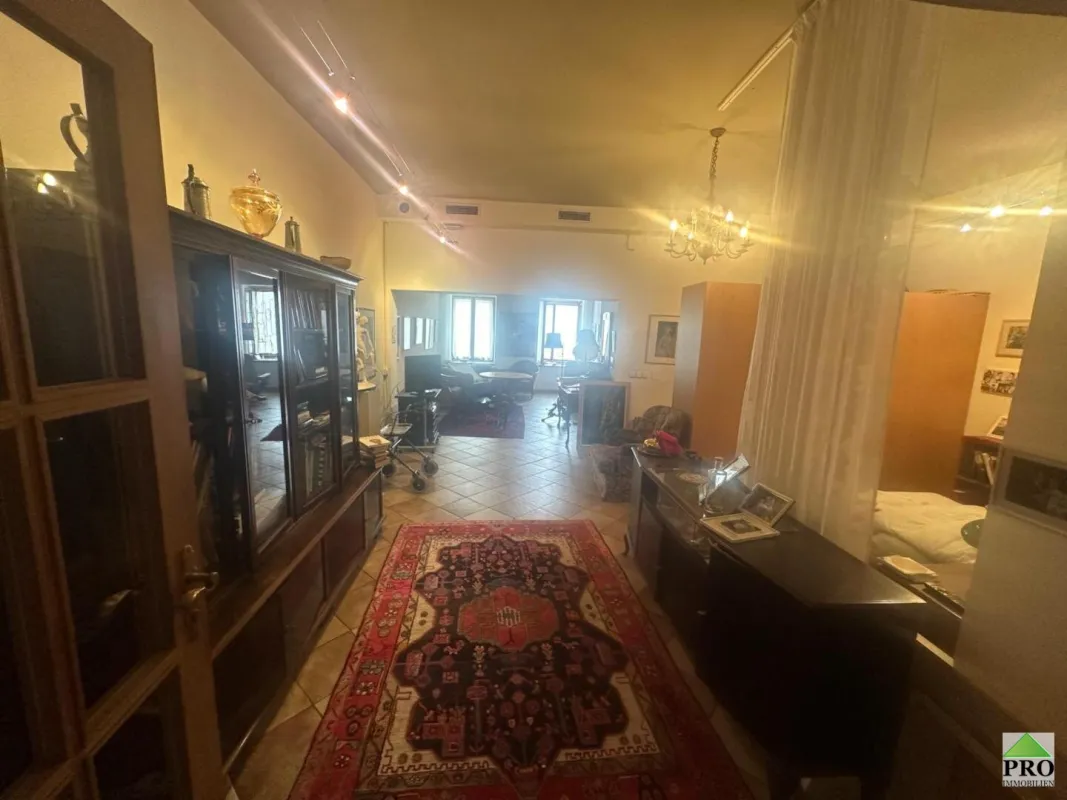 Beste Lage in Krems - am hohen Markt!  167m2 Eigentum  als Geschäft, Büro, Wohnung oder Atelier gut geeignet! - Bild 1