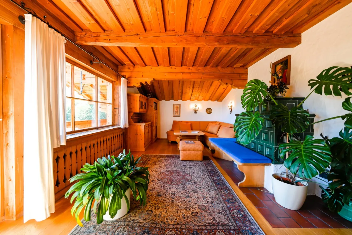 Traumhafte Dachgeschoßwohnung in Brixen im Thale – 4 Zimmer, Balkon & Kachelofen! - Bild 1