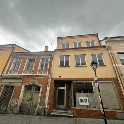 2 Stadthäuser- 4 Wohnungen & 2 Geschäftslokale! Zinshausprojekt in Waidhofen an der Thaya (Waldviertel) super Förderungsmöglichkeit oder einfach zum Sanieren! - Bild 2