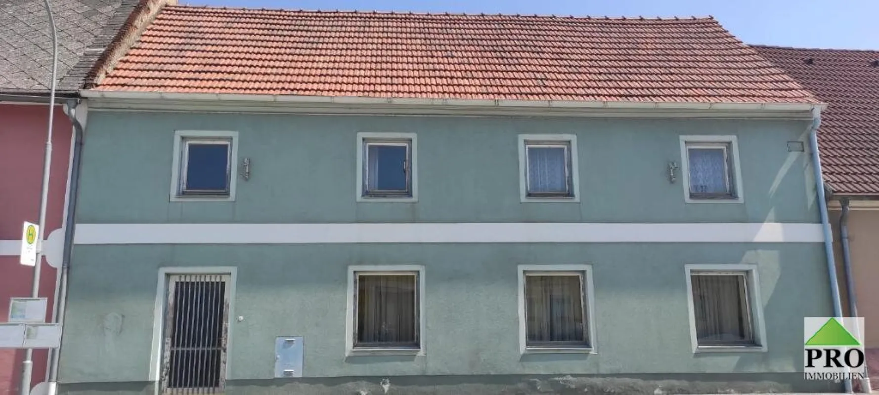 Mitten am Ortsplatz von  Pernegg, (10KM bei Horn) Mehrfamilienhaus (Sanierungsbedürftig!) mit Garten zu Verkaufen! - Bild 1