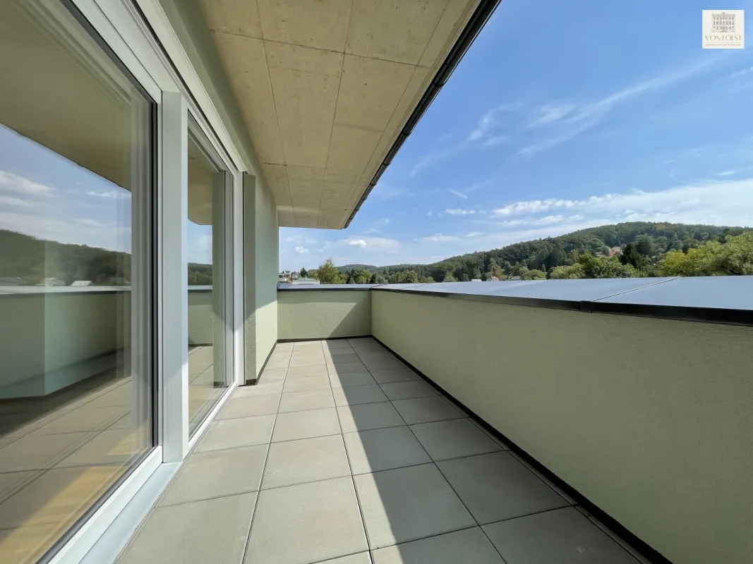 MODERNE DACHGESCHOSS-WOHNUNG mit traumhafter DACHTERRASSE und wunderschönem Ausblick - Bild 1