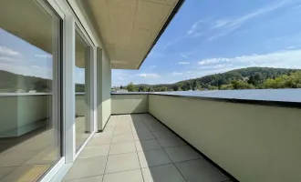 MODERNE DACHGESCHOSS-WOHNUNG mit traumhafter DACHTERRASSE und wunderschönem Ausblick