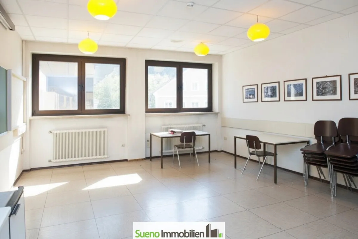 Praktisch kombiniert: Büro mit Lager- und Garagenflächen - Bild 1