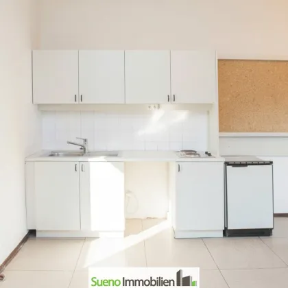 Praktisch kombiniert: Büro mit Lager- und Garagenflächen - Bild 2