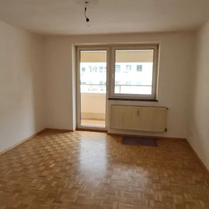 Top-Gelegenheit!  2,5-Zimmer-Wohnung in zentraler Lage zu verkaufen - Bild 2