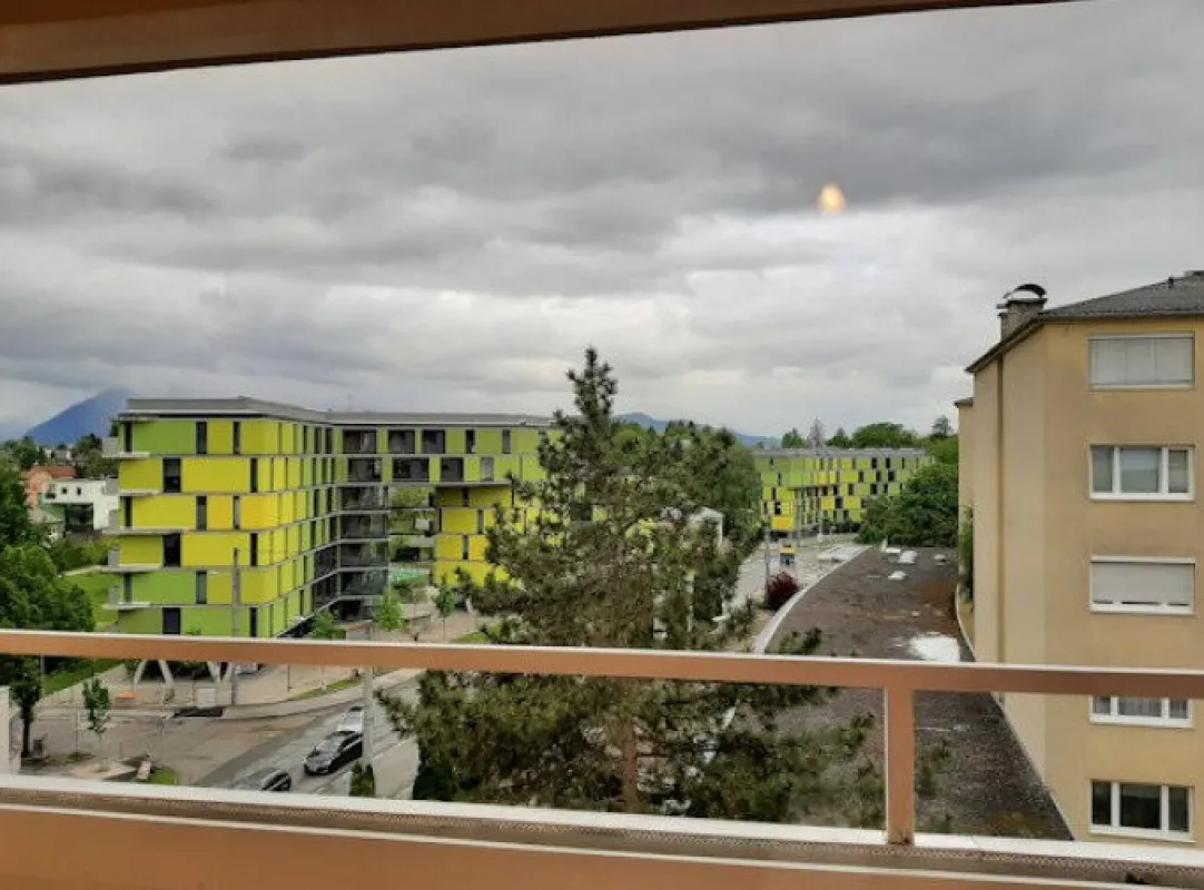 Top-Gelegenheit!  2,5-Zimmer-Wohnung in zentraler Lage zu verkaufen - Bild 1