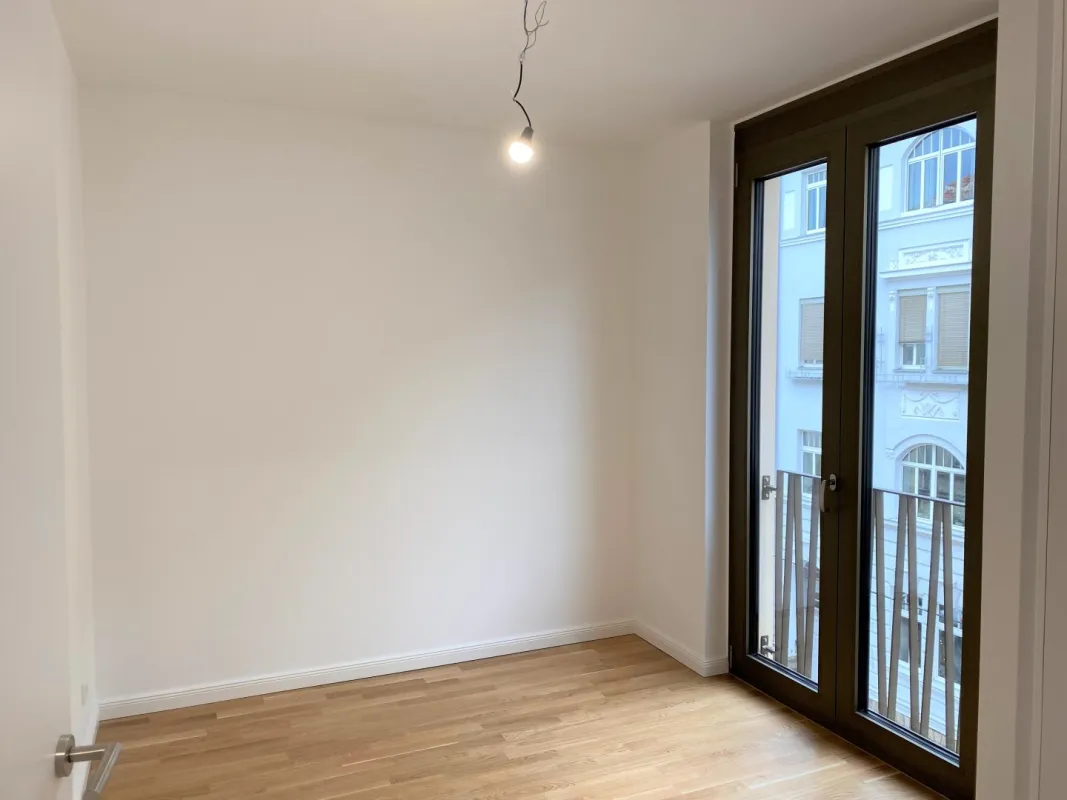 PALAIS SONNENSTEIN - SCHÖNE 2-ZIMMER WOHNUNG im 3. OG - Bild 1