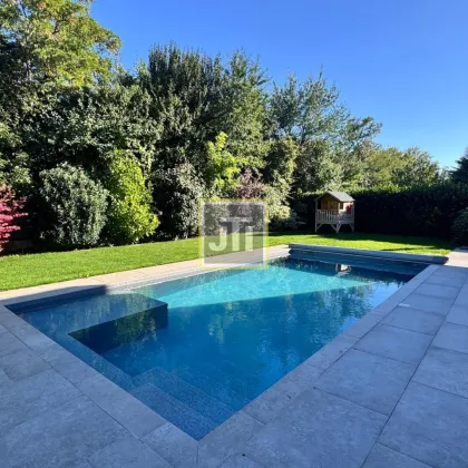 Exklusives Architenktenhaus mit Pool und Doppelgarage - Bild 2