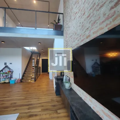 Exklusives Architenktenhaus mit Pool und Doppelgarage - Bild 3