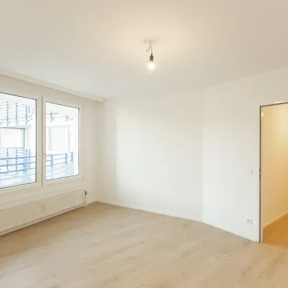 Teilrenovierte 3 Zimmer Wohnung | Großzügige Loggia, hohe Stockwerkslage, smarte Aufteilung - Bild 2