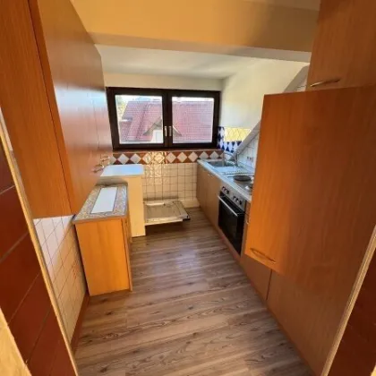 "GRÖDIG - Geräumiges 2,5 Zimmer Appartement im Dachgeschoss mit PKW-Stellplatz" - Bild 2