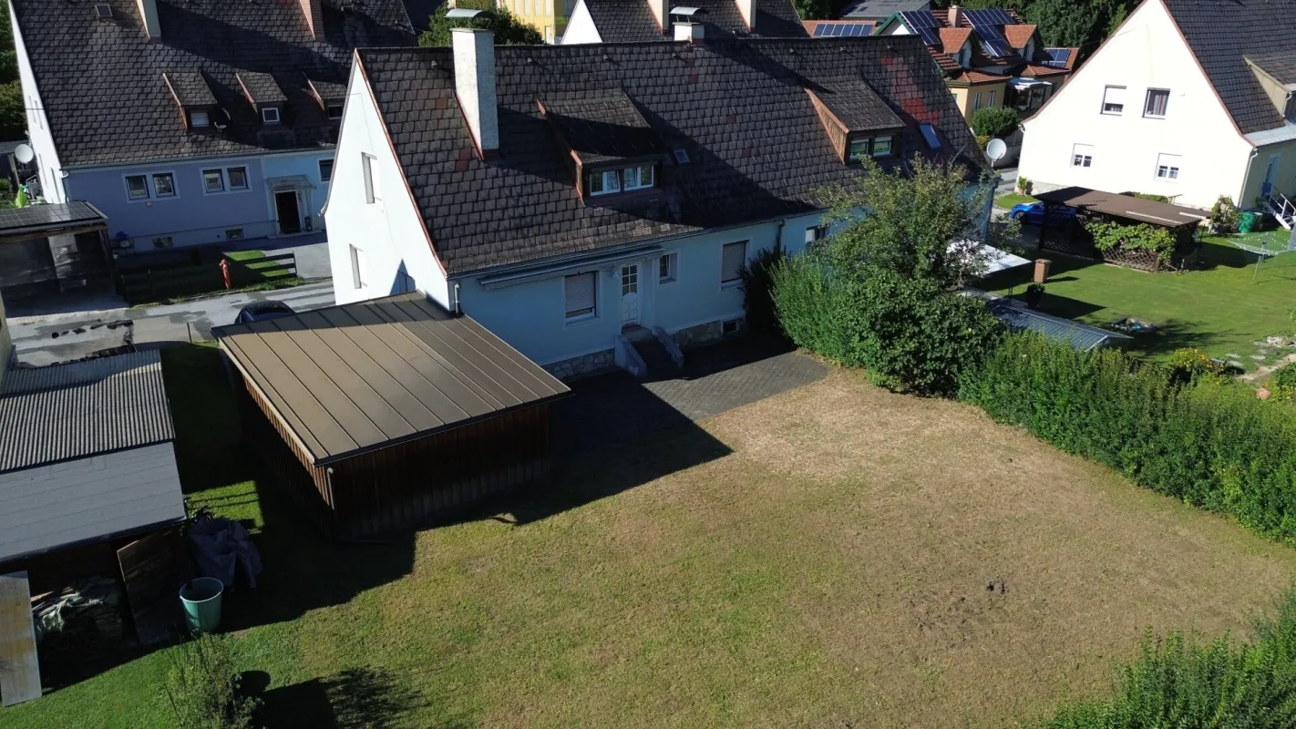 Solide Doppelhaushälfte in zentraler, sonniger Lage - Bild 1