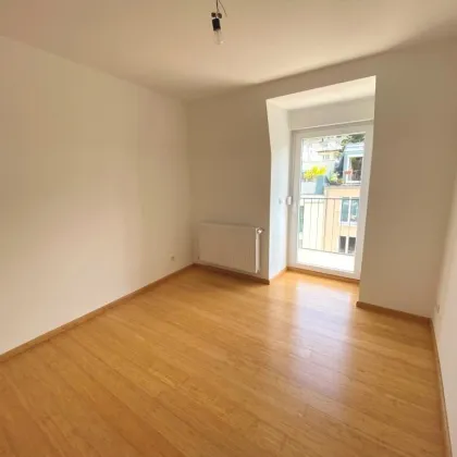2 Zimmer DG-Wohnung - Erstbezug nach qualitativ hochwertiger Komplettsanierung - plus hof- und straßenseitige Terrasse - Bild 3