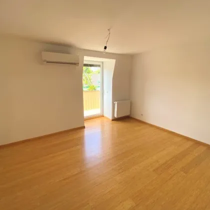 2 Zimmer DG-Wohnung - Erstbezug nach qualitativ hochwertiger Komplettsanierung - plus hof- und straßenseitige Terrasse - Bild 2