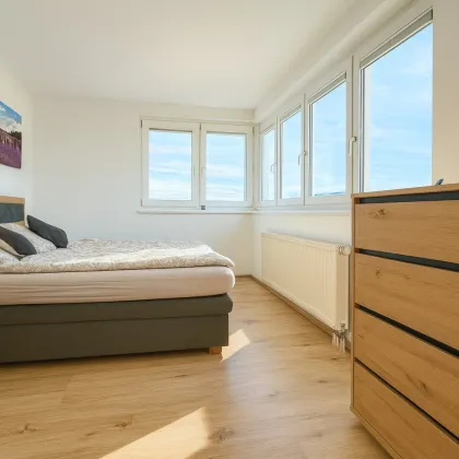 PANORAMAJUWEL + Neubau + 2 Zimmer + ca. 64,46 m² WFL + 13. Liftstock + hochwertige Einrichtung + Garagenplatz - Bild 3