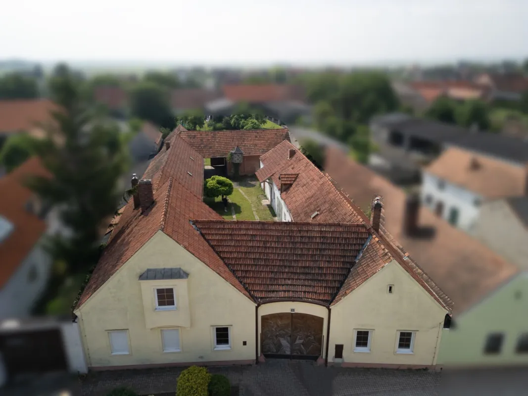 Vielseitiger Vierkanthof mit Werkstatt, Lagerflächen & 2 Wohneinheiten in Zillingdorf zu vermieten - Bild 1