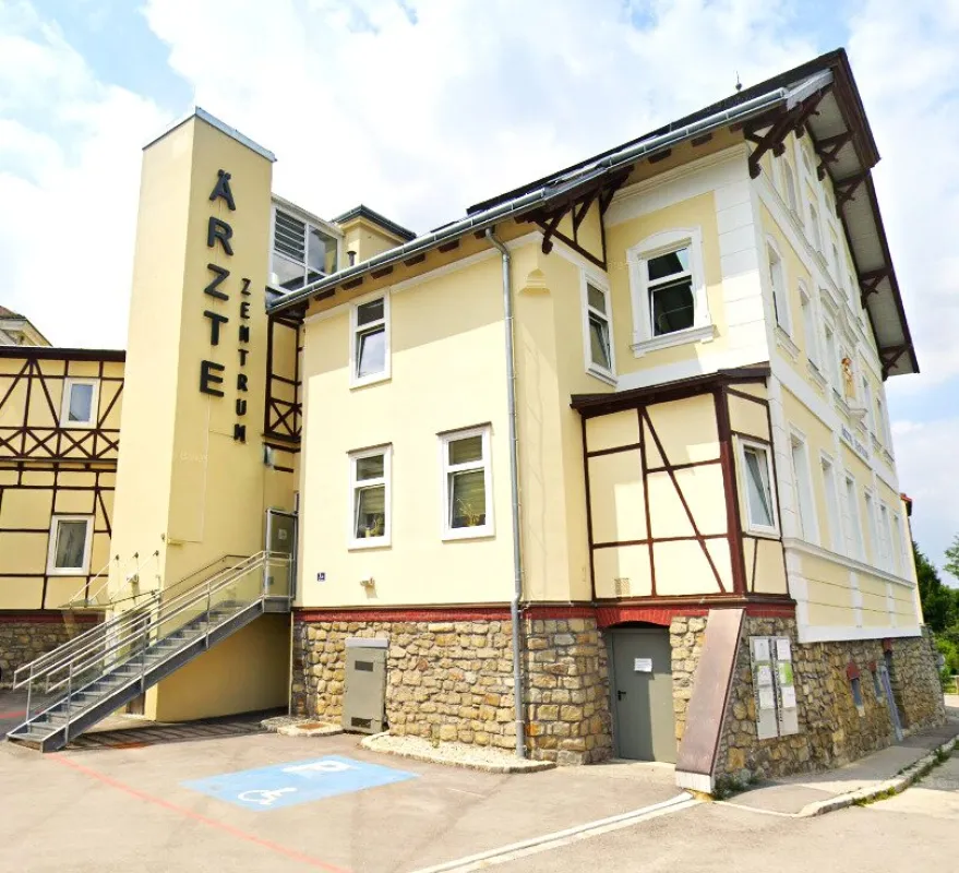 ## PRAXISFLÄCHE im Ärztezentrum GABLITZ ## - Bild 1