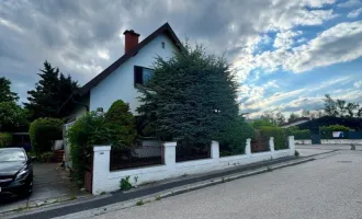Charmantes Einfamilienhaus mit Nebengebäude am Stadtrand mit großem Garten in ruhiger Lage