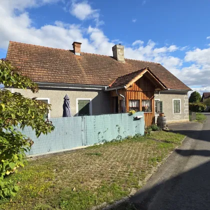 Älteres Bauernhaus an einer Sackgasse in ruhiger Lage mit weiterem freistehenden Nebengebäude. - Bild 2