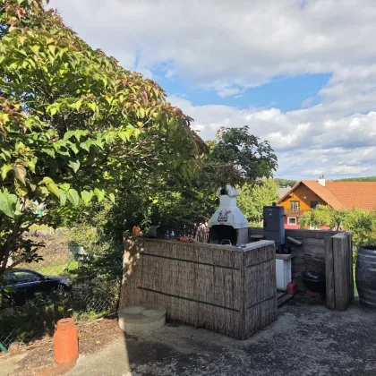 Älteres Bauernhaus an einer Sackgasse in ruhiger Lage mit weiterem freistehenden Nebengebäude. - Bild 3