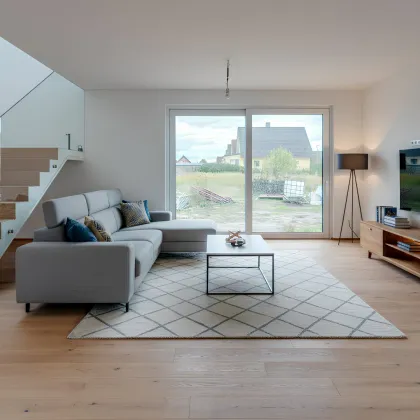 JETZT SCHLÜSSELFERTIG ! Moderne Doppelhaushälfte in Lassee - Perfektes Zuhause zum Erstbezug für die ganze Familie! - Bild 3
