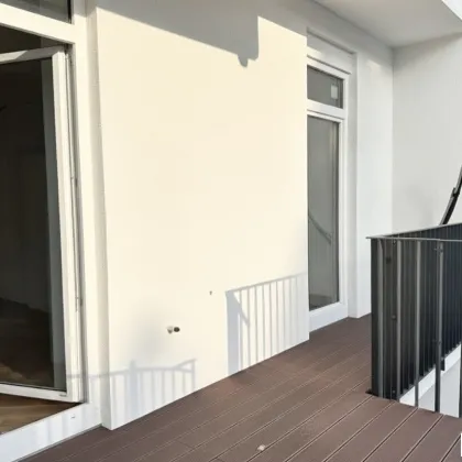 Erstbezug in U-Bahn-Nähe! Liebevoll generalsanierte 3-Zimmer-Wohnung mit Loggia und Balkon in Gründerzeithaus - Bild 2