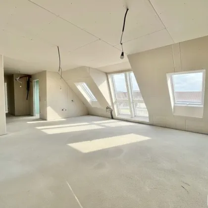 Erstbezug in U-Bahn-Nähe! Lichtdurchflutetes 4-Zimmer-Penthouse mit zwei Balkonen und Dachterrasse mit Panoramablick - Bild 3
