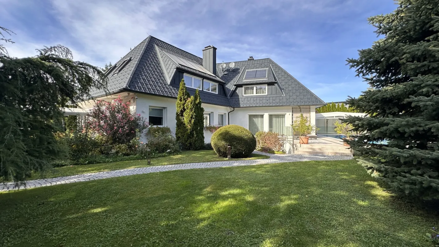 Elegante Familienresidenz mit 465 m² Wohnfläche und Swimmingpool im 21. Bezirk - Bild 1