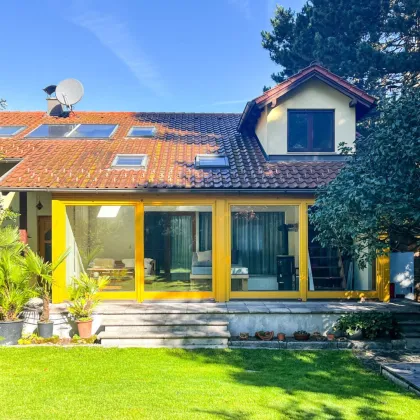 Privatsphäre pur: Einfamilienhaus in uneinsehbarer Lage mit schönem Garten - Bild 2