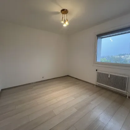 Helle 3 -Zimmer-Wohnung mit verglaster Loggia in Linz - Bild 3