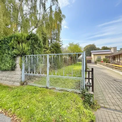 LÄNDLICHE IDYLLE in Großrußbach - ca. 861m² - Baugrundstück - Wasser und Kanal vorhanden - Rechteckiges Grundstück mit Zufahrt - Sehr Privat - in wenigen Minuten in Wien - Bild 3