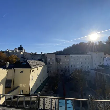 Lichtdurchflutete Dachgeschosswohnung im Herzen der Altstadt! - Bild 2