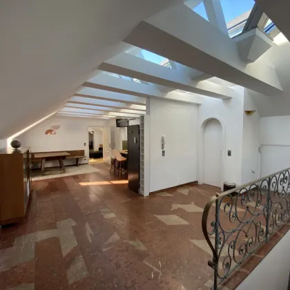 Lichtdurchflutete Dachgeschosswohnung im Herzen der Altstadt! - Bild 3