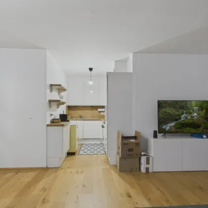 Wohnen wie in einem Schmuckkästchen, mit großer Loggia, inkl. Garagenplatz & Sauna im Haus in Breitensee - Bild 3