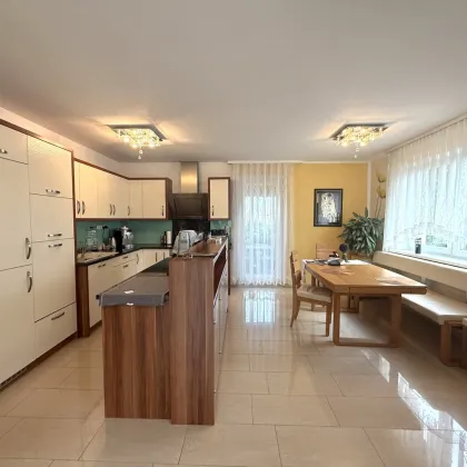 FAMILIENTRAUM - BJ 2010 - 5 Zimmer - ca. 500m² GFL - ca. 150m² WFL - Große Doppel-Garage - Wintergarten - Große Terrasse - Bild 3