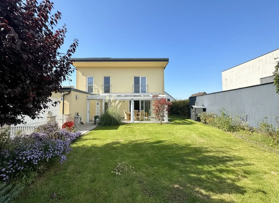 FAMILIENTRAUM - BJ 2010 - 5 Zimmer - ca. 500m² GFL - ca. 150m² WFL - Große Doppel-Garage - Wintergarten - Große Terrasse - Bild 1
