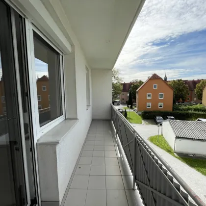Gemütliche, sanierte 3-Zimmer-Wohnung mit großer Loggia, 1. Stock, zentrumsnah! - Bild 2