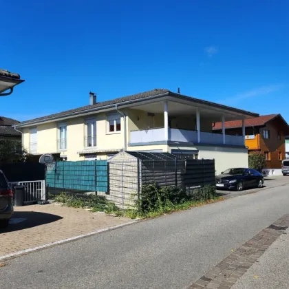Architekten-Doppelhaushälfte mit Stil, Garten & Großzügige Terrasse im Obergeschoss - Bild 2
