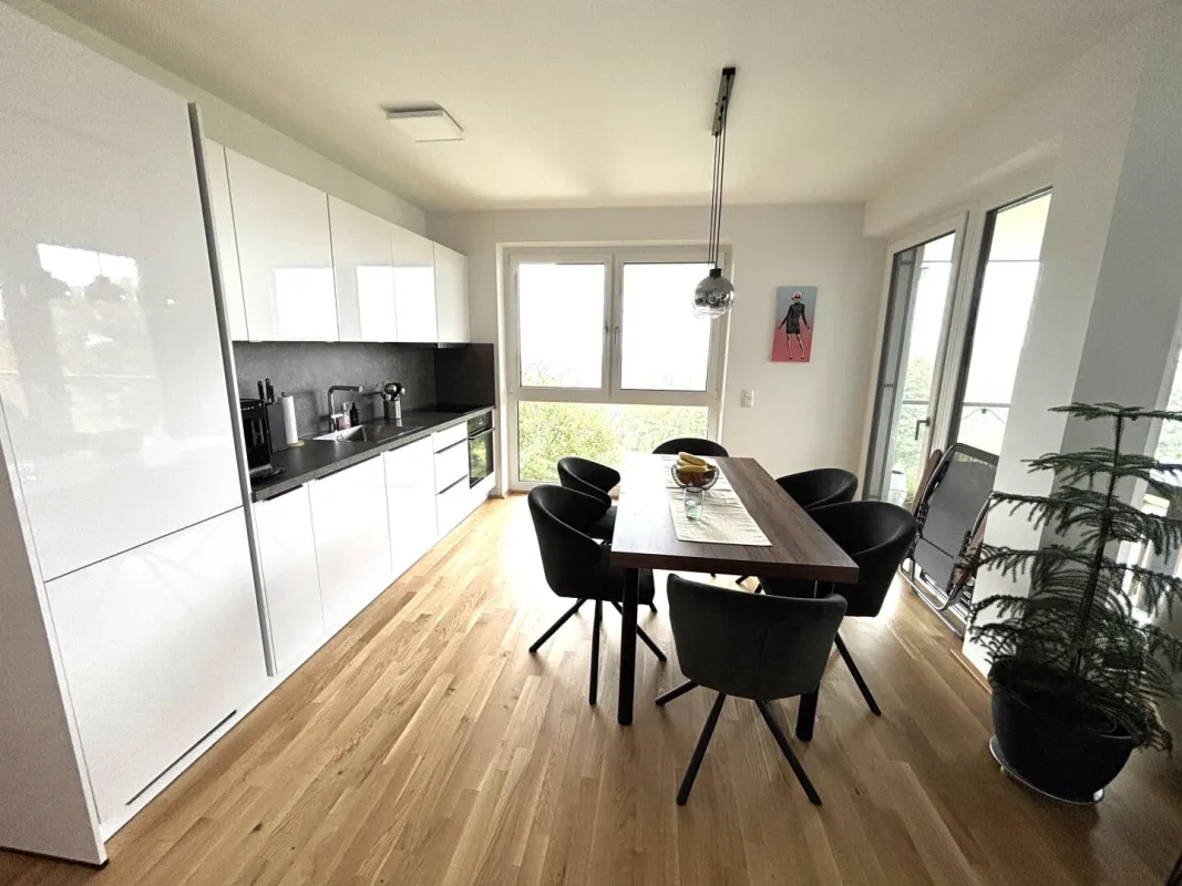 WUNDERSCHÖNE 4-ZIMMER WOHNUNG MIT BLICK INS GRÜNE - Bild 1