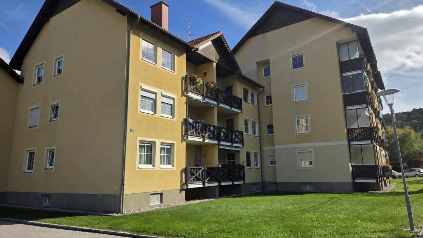 Traumhafte Dachgeschoßwohnung in Wimpassing: mit Loggia & Auto-Stellplatz - Bild 1