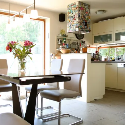 ARCHITEKTENHAUSHÄLFTE MIT GARTEN, DACHTERRASSE UND WIENBLICK – MODERNES WOHNEN IN 1130 WIEN – ZU KAUFEN! - Bild 2