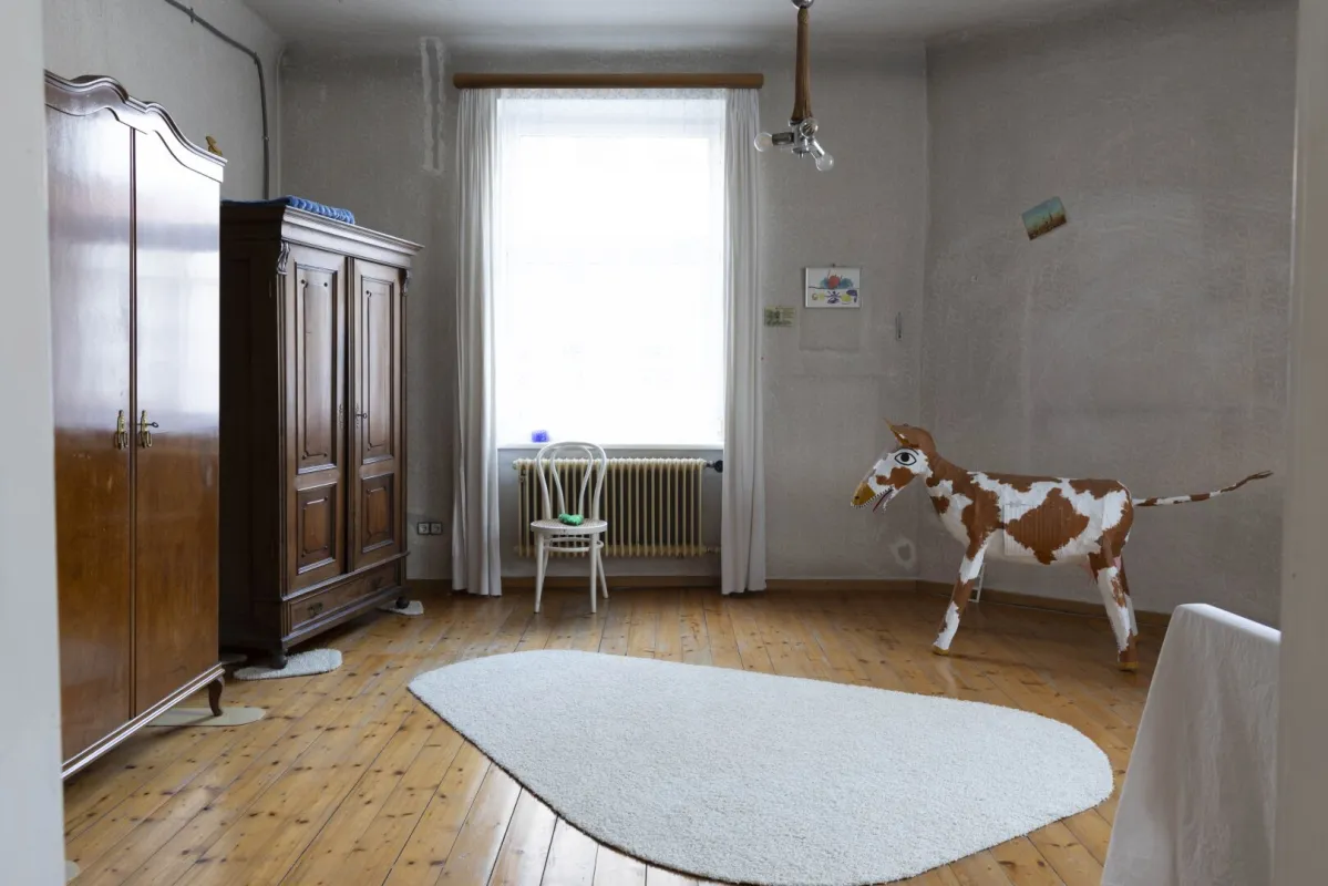 Altbauwohnung mit besonderer Atmosphäre – Künstlertraum - Bild 1