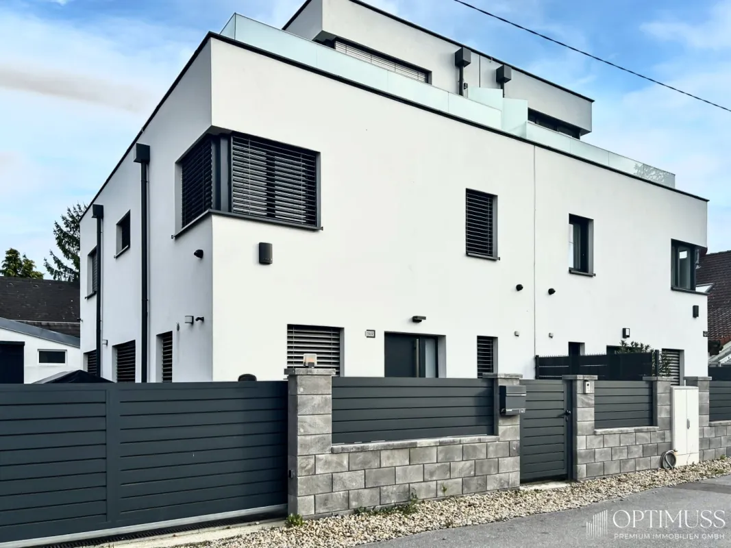 Moderne Doppelhaushälfte mit Terrasse, Pool , Garten & hochwertiger Ausstattung - Exklusives Wohnen in Gerasdorf ! - Bild 1