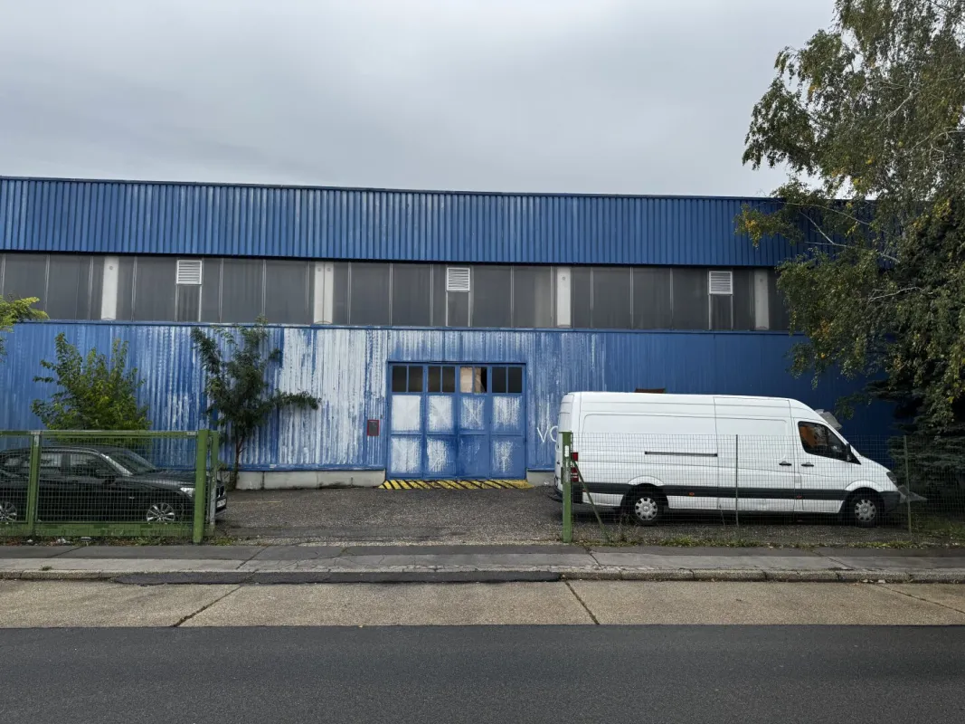 Moderne Halle mit 7 m Höhe und LKW-Zufahrt – ca. 4.445 m² im 21. Bezirk. Flexibel Nutzbar - Bild 1