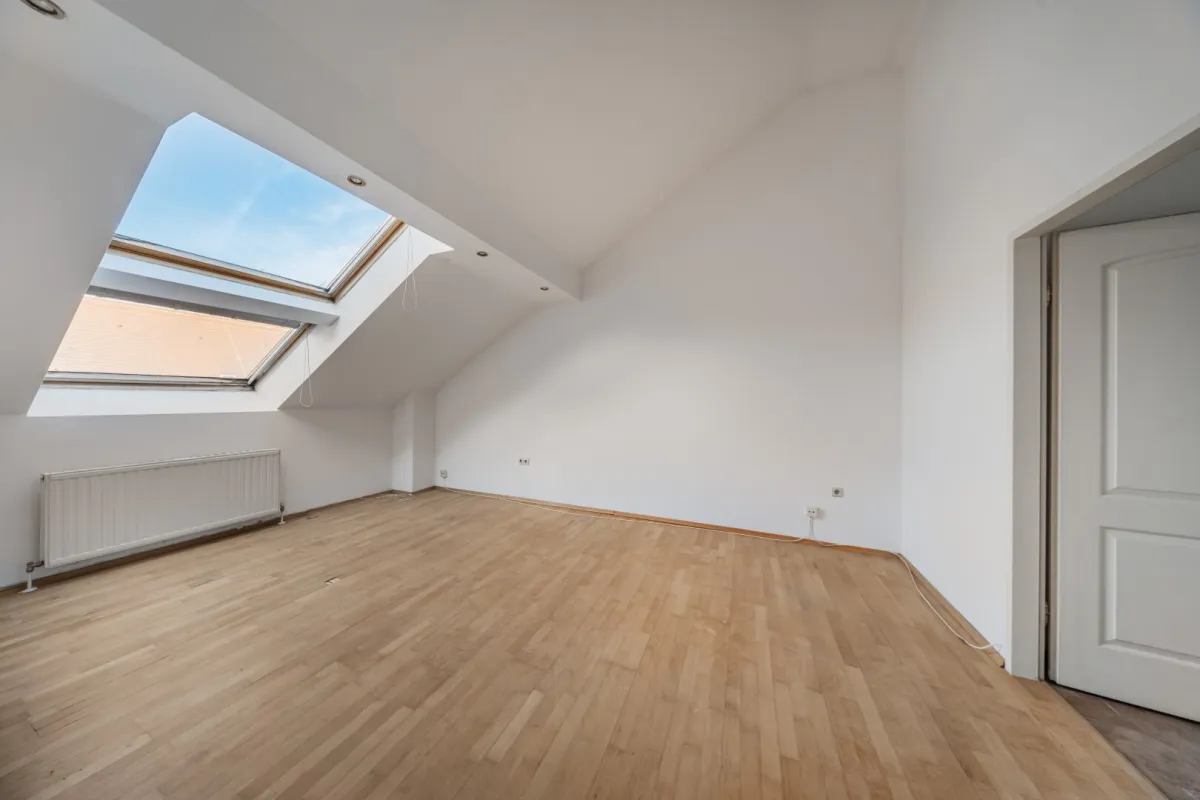 Westseitige Dachgeschoßwohnung mit tollem Grundriss! - Bild 1